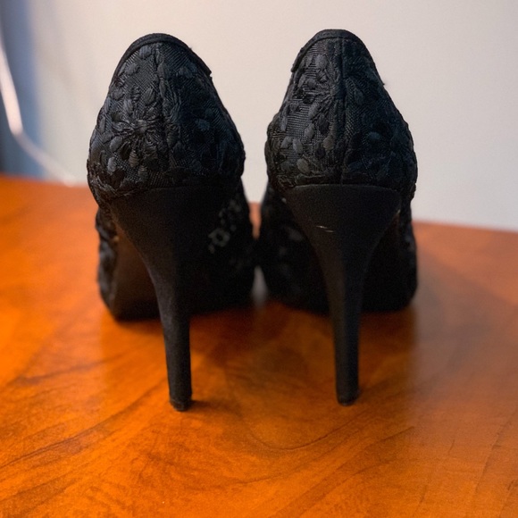 Nine West Black Lace Open Toe Heels/ Size 8 - Picture 4 of 7